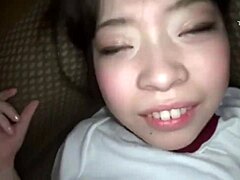 Asiatisk tenåring får hennes hårløse fitte banket