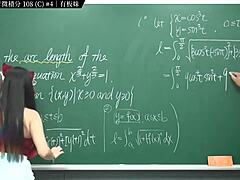 Большие сиськи и большая задница китайской студентки колледжа Чжан Сюй в этом онлайн порно видео