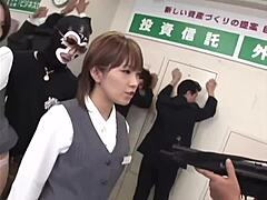 Ratu kecantikan mendapat pekerjaan bank dalam Hentai Jepun
