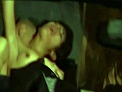 Frumusețea franceză Lilith și Adriana se bucură de o orgie fierbinte într-un taxi