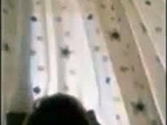 En arabisk teenager spiller på et tyrkisk webcam
