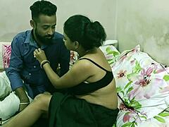 Az indiai nri fiú titkos szexet folytat gyönyörű tamil bhabhival száriban
