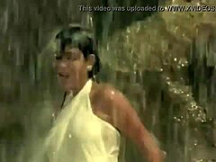 Zeenat Aman visar naken i Satyam Shivam Sundaram