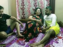 Межрасовый секс втроем с индийской молодой женщиной и ее парнем