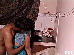Indická žena dostane v kuchyni tvrdě bušený kretén