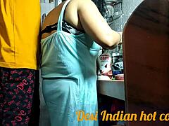 Bengaliska fru bedrar sin man med en främling i köket