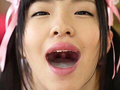 Azjatycka pokojówka robi niesamowity loda w japońskim filmie