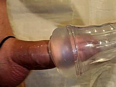 Немецкое любительское кончает с искусственной вагиной