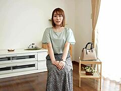 Japonska gospodinja Haruna Nishijima je v svojem prvem videoposnetku presenečena s kremami