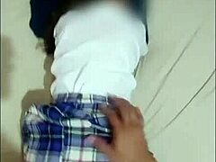 Ayah tiri Hijastra mengentot pacar remaja yang tidak bersalah di pantatnya