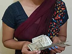 Η σέξι ινδική υπηρέτρια παίρνει το μουνί της γαμημένο από έναν ερωτικό ιδιοκτήτη δωματίου σε HD βίντεο