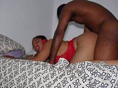 زوجان أسود يمارسان الجنس الشديد مع نهاية القذف الداخلي