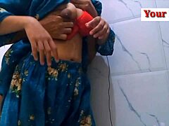 Indická bhabhi dostáva svoju kundičku vyjebanú jej synovcom v domácom videu