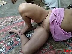 Indische Dorffrau wird von ihrem Sexfreund gefickt