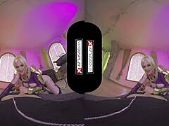 Blond bomba Carly Rae Summers przejmuje kontrolę w scenie VR na jeźdźca