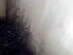 Vidéo porno vietnamienne avec un string sexy et un barrage co em vo