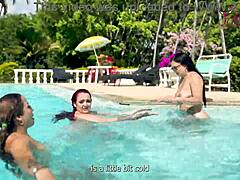 Latina-venner frister mig med fornøjelse ved poolen, hvilket fører til en hed trekant
