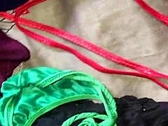 Fruars intima underkläder och stringtrosor för sensuell doft