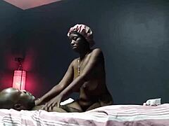 Африканска американска любителка МИЛФ с големи хубави цици и задник гола путка