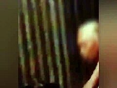 Gospodină indiană își expune sânii mari naturali într-o filmare secretă a camerei