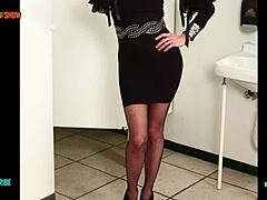 Veronica Avluvs dengan belahan dada yang menggoda dan kecantikan Eropa dalam gaun ketat
