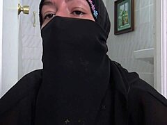 무슬림 여성이 성적으로 변태적인 프랑스 남자와 강렬하고 파격적인 성행위를 한다