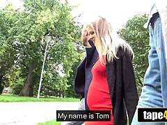 Starý muž a jeho kamarátka súťažia o potešenie tehotných priateľiek v českom sexuálnom videu
