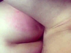 Una bionda lo prende nel culo e sperimenta un orgasmo squirting