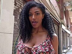 Latina ebony Tina Fires deepthroat färdigheter i europeisk casting