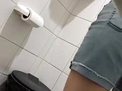 화장실 아마추어 섹스를 촬영한 숨겨진 카메라
